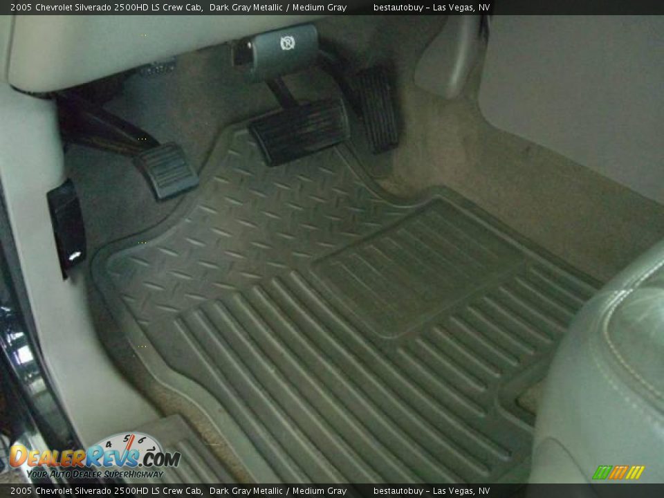 2005 Chevrolet Silverado 2500HD LS Crew Cab Dark Gray Metallic / Medium Gray Photo #36