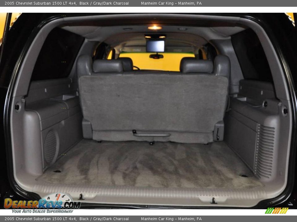 2005 Chevrolet Suburban 1500 LT 4x4 Black / Gray/Dark Charcoal Photo #17