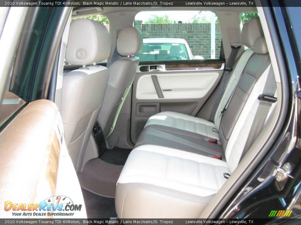 2010 Volkswagen Touareg TDI 4XMotion Black Magic Metallic / Latte Macchiatto/St. Tropez Photo #4