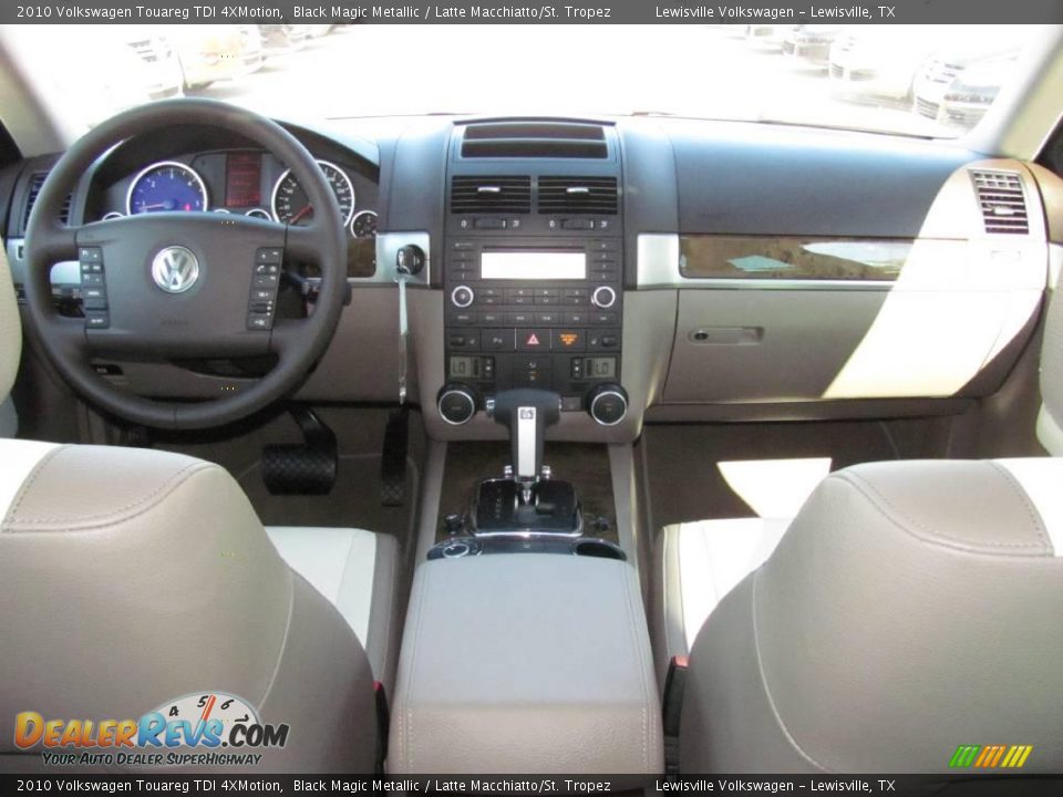 2010 Volkswagen Touareg TDI 4XMotion Black Magic Metallic / Latte Macchiatto/St. Tropez Photo #5