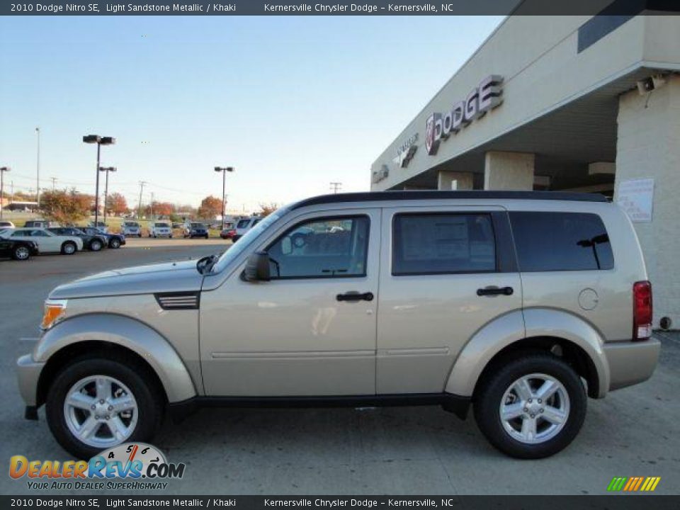 2010 Dodge Nitro SE Light Sandstone Metallic / Khaki Photo #2