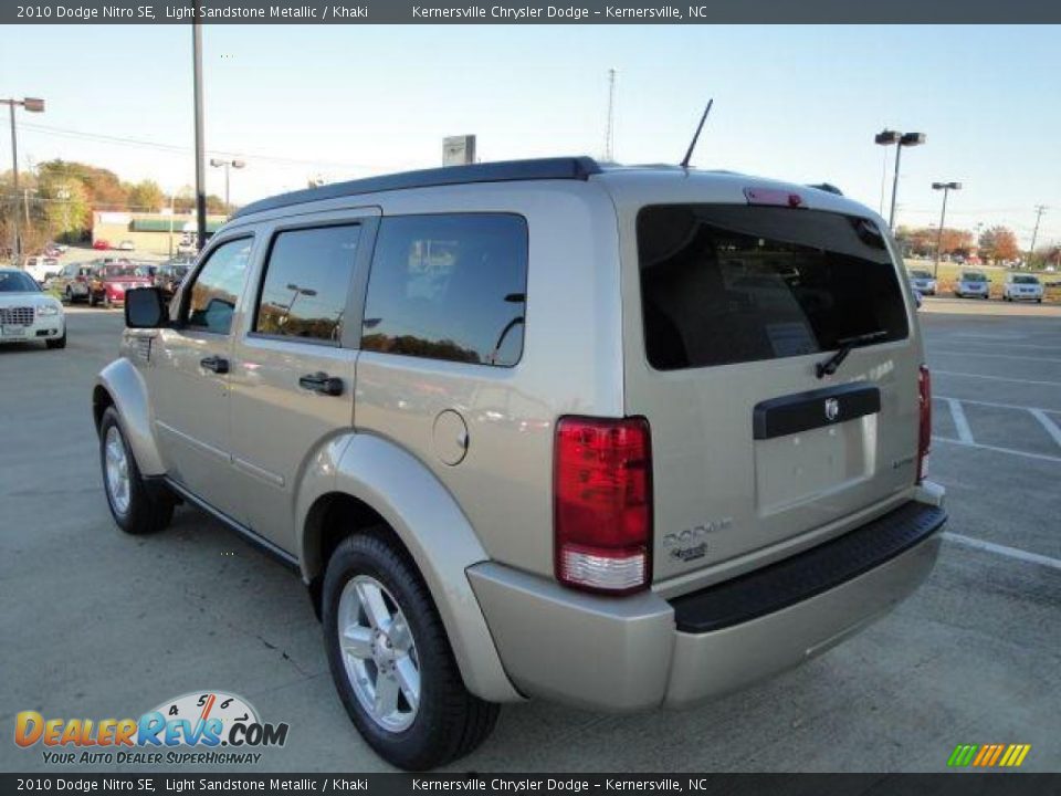 2010 Dodge Nitro SE Light Sandstone Metallic / Khaki Photo #3