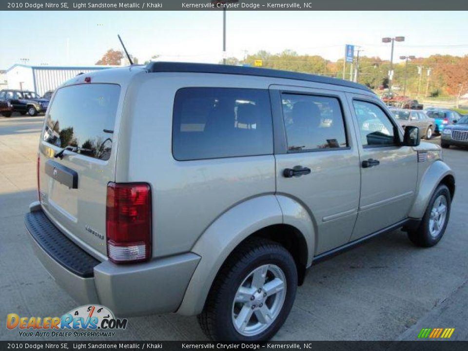 2010 Dodge Nitro SE Light Sandstone Metallic / Khaki Photo #5