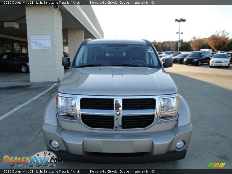 2010 Dodge Nitro SE Light Sandstone Metallic / Khaki Photo #8