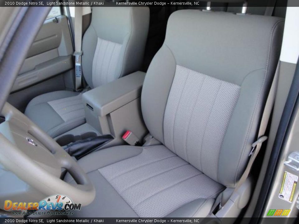 2010 Dodge Nitro SE Light Sandstone Metallic / Khaki Photo #9