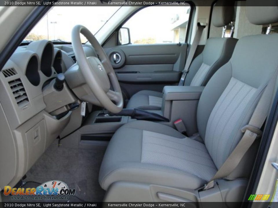 2010 Dodge Nitro SE Light Sandstone Metallic / Khaki Photo #10