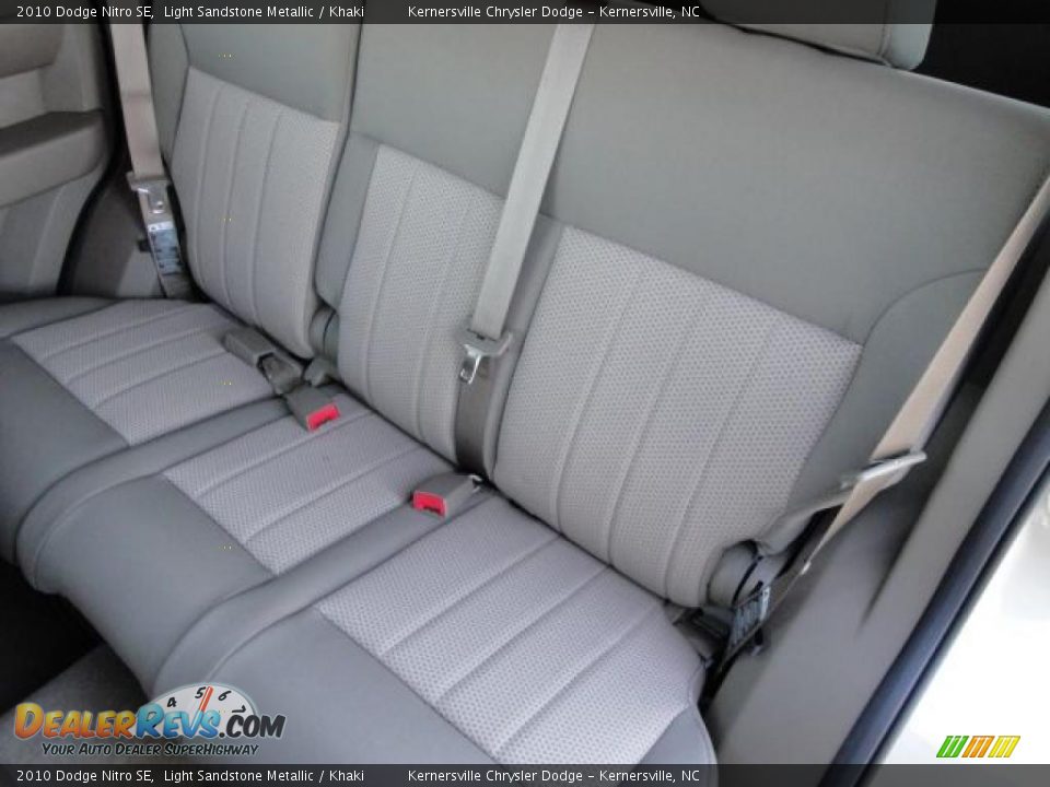 2010 Dodge Nitro SE Light Sandstone Metallic / Khaki Photo #11