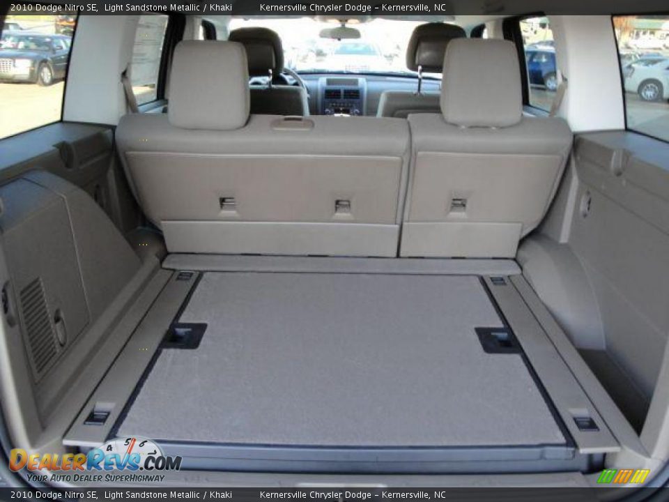 2010 Dodge Nitro SE Light Sandstone Metallic / Khaki Photo #12