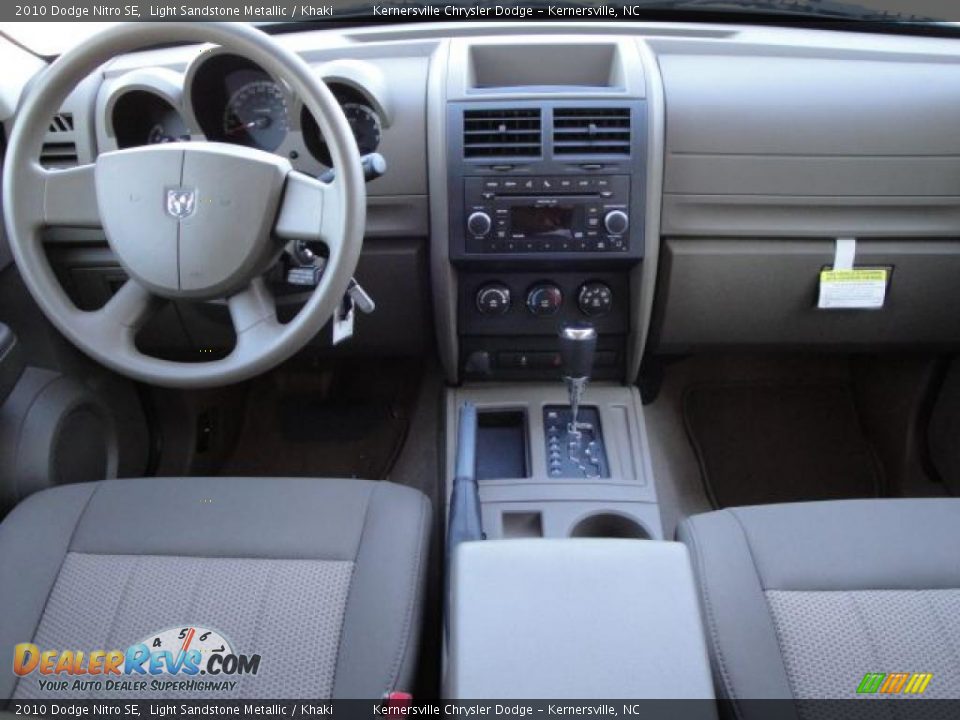 2010 Dodge Nitro SE Light Sandstone Metallic / Khaki Photo #20