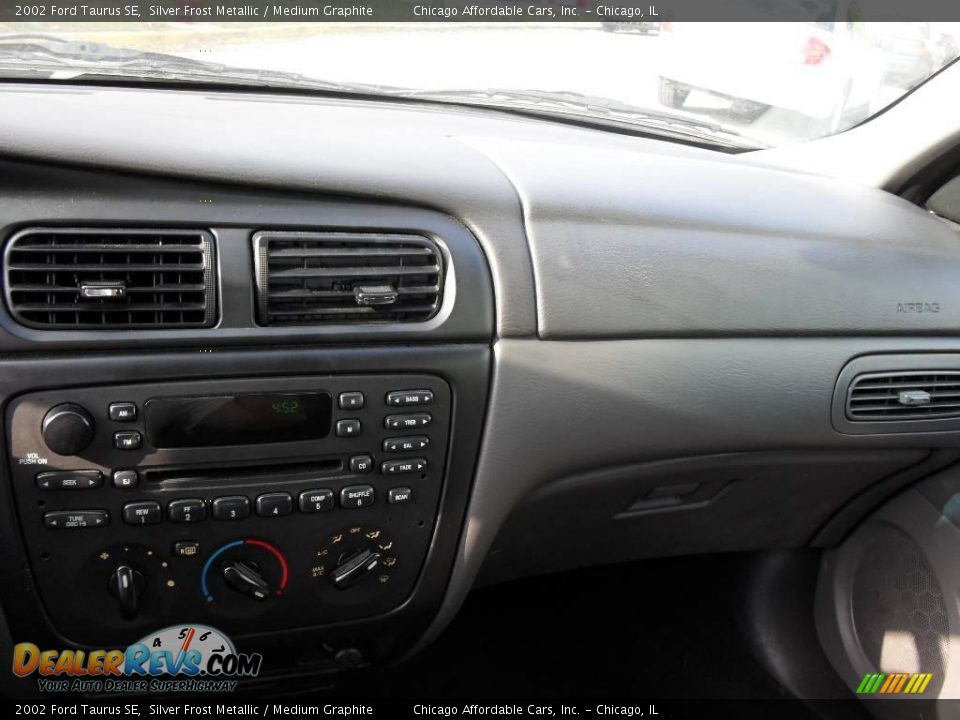 2002 Ford Taurus SE Silver Frost Metallic / Medium Graphite Photo #13