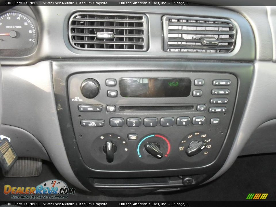 2002 Ford Taurus SE Silver Frost Metallic / Medium Graphite Photo #15