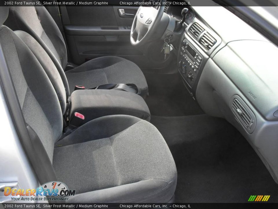 2002 Ford Taurus SE Silver Frost Metallic / Medium Graphite Photo #17
