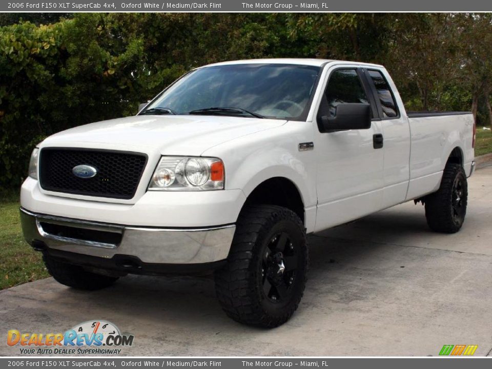 2006 Ford F150 XLT SuperCab 4x4 Oxford White / Medium/Dark Flint Photo #1