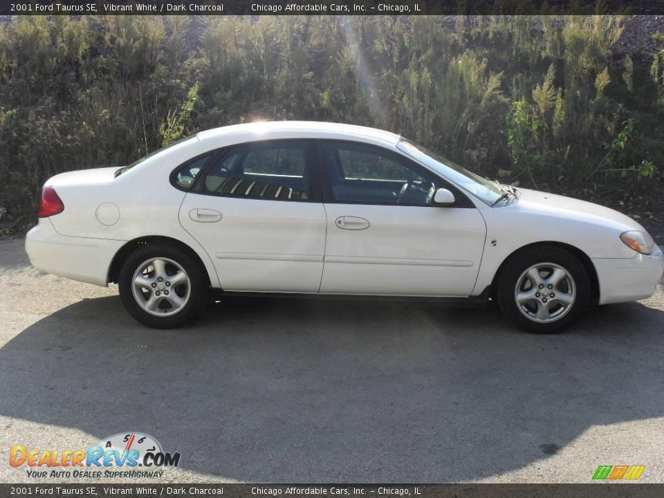 2001 Ford Taurus SE Vibrant White / Dark Charcoal Photo #5