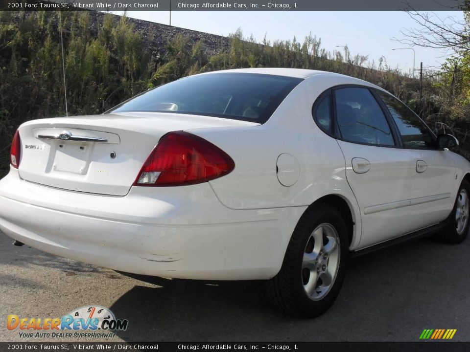 2001 Ford Taurus SE Vibrant White / Dark Charcoal Photo #8