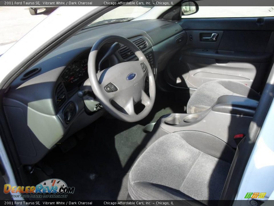 2001 Ford Taurus SE Vibrant White / Dark Charcoal Photo #10