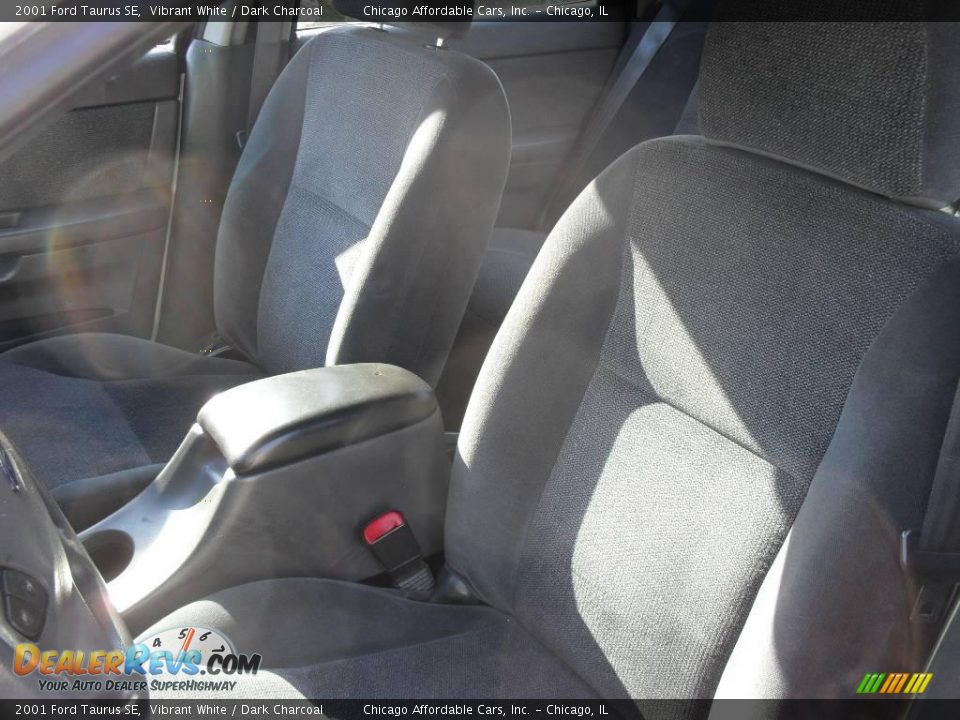 2001 Ford Taurus SE Vibrant White / Dark Charcoal Photo #11