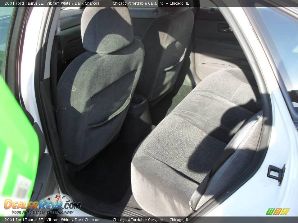 2001 Ford Taurus SE Vibrant White / Dark Charcoal Photo #12