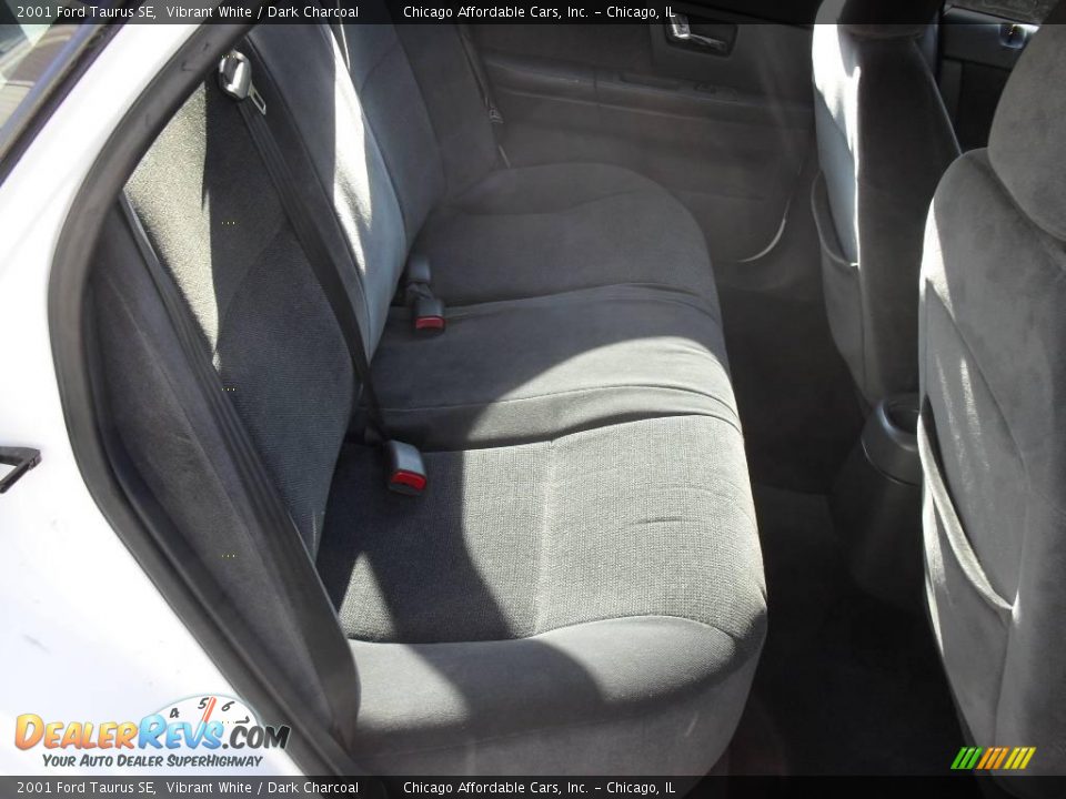 2001 Ford Taurus SE Vibrant White / Dark Charcoal Photo #13