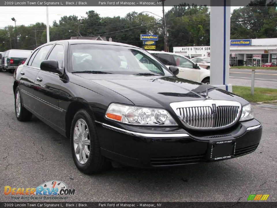 2009 Lincoln Town Car Signature L Black / Black Photo #2