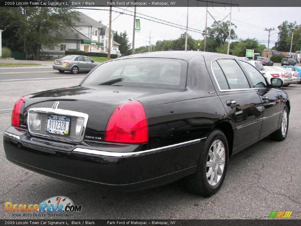 2009 Lincoln Town Car Signature L Black / Black Photo #3