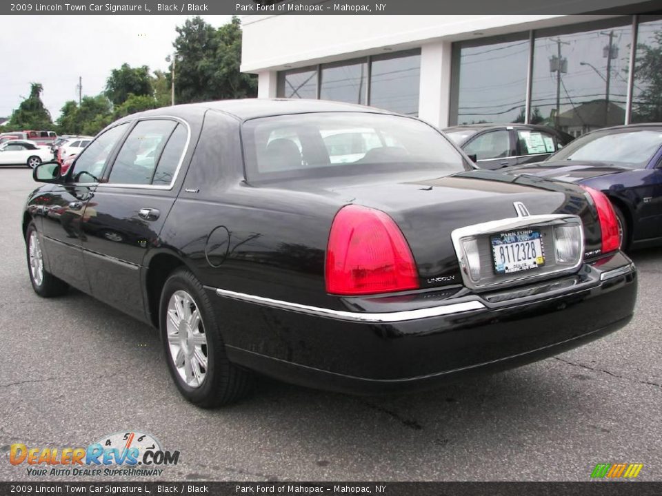 2009 Lincoln Town Car Signature L Black / Black Photo #4