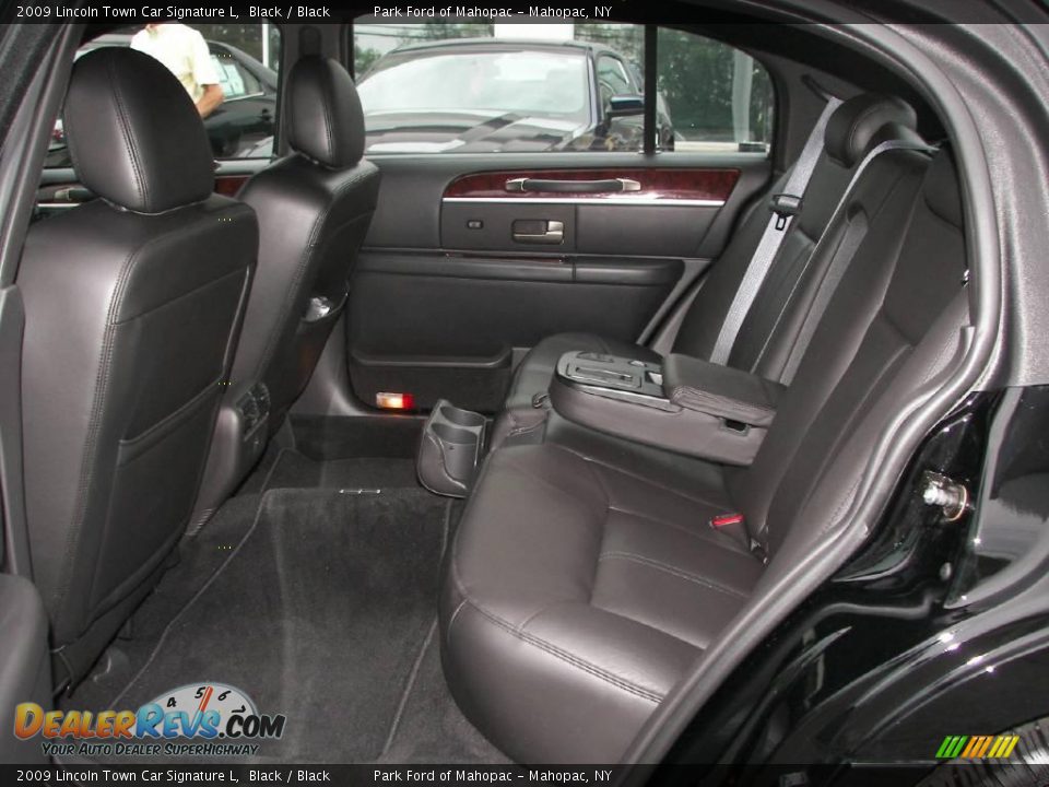 2009 Lincoln Town Car Signature L Black / Black Photo #6