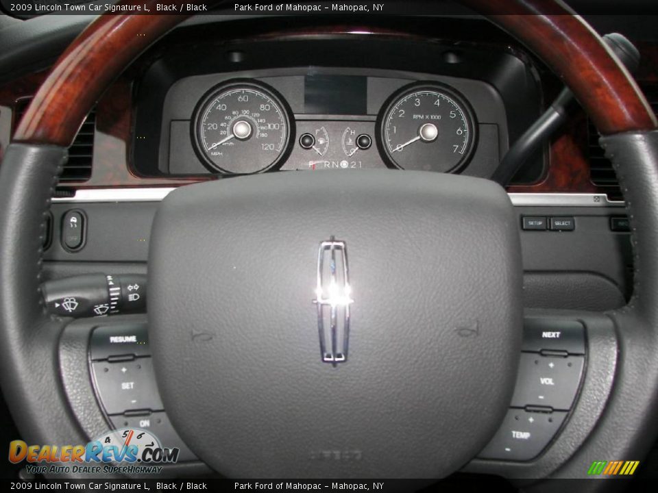 2009 Lincoln Town Car Signature L Black / Black Photo #11