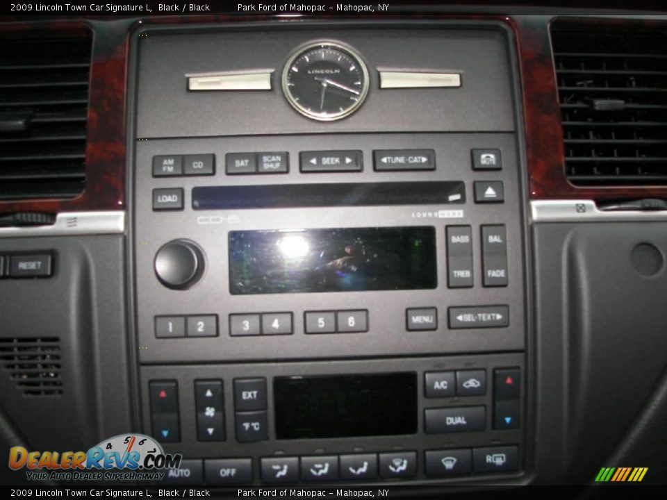 2009 Lincoln Town Car Signature L Black / Black Photo #12