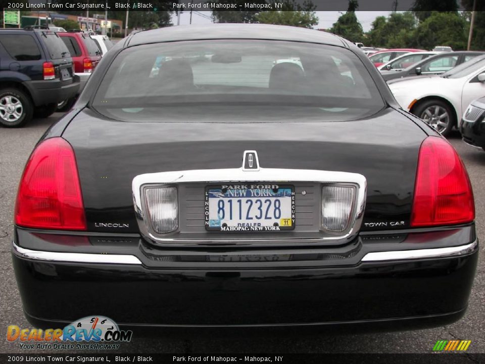 2009 Lincoln Town Car Signature L Black / Black Photo #17