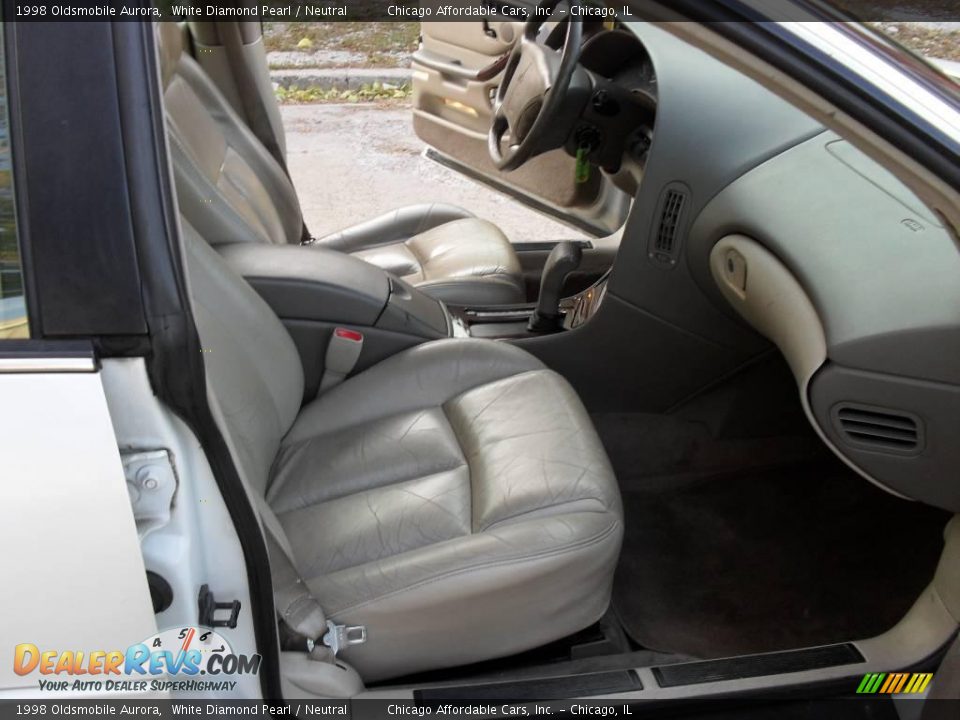 1998 Oldsmobile Aurora White Diamond Pearl / Neutral Photo #11