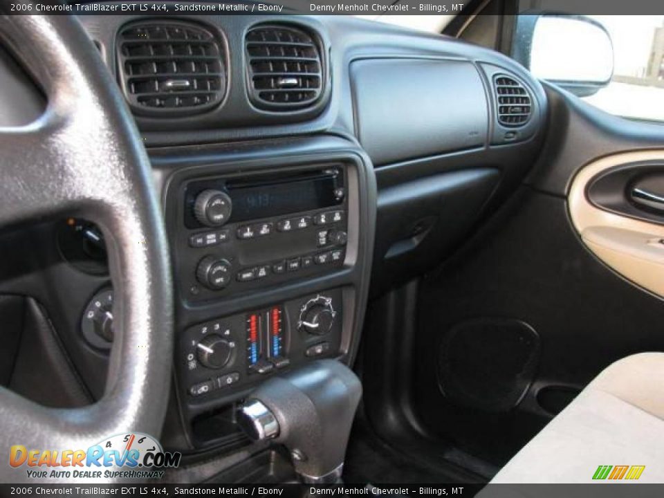 2006 Chevrolet TrailBlazer EXT LS 4x4 Sandstone Metallic / Ebony Photo #12