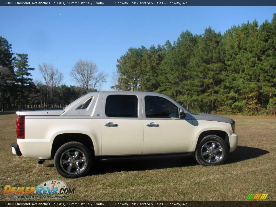 2007 Chevrolet Avalanche LTZ 4WD Summit White / Ebony Photo #1