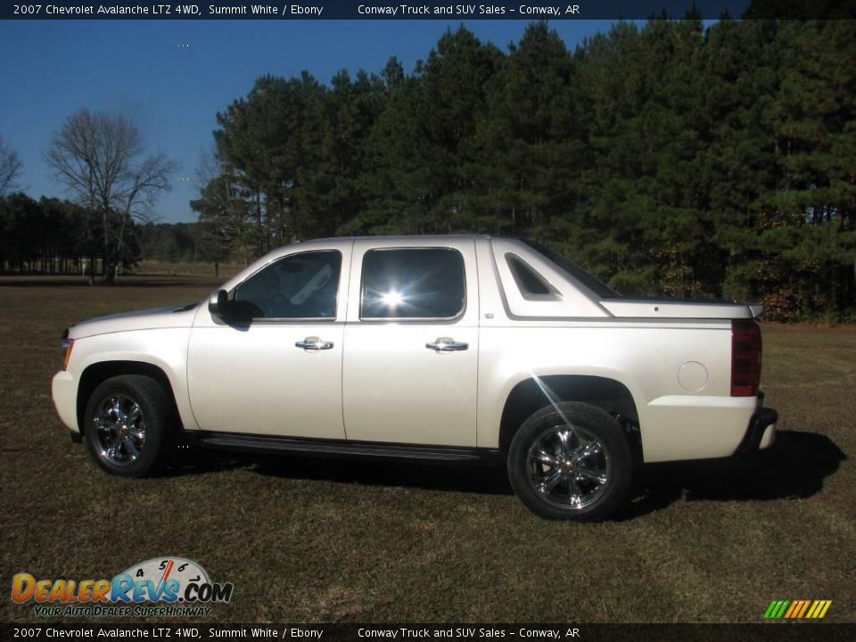 2007 Chevrolet Avalanche LTZ 4WD Summit White / Ebony Photo #3