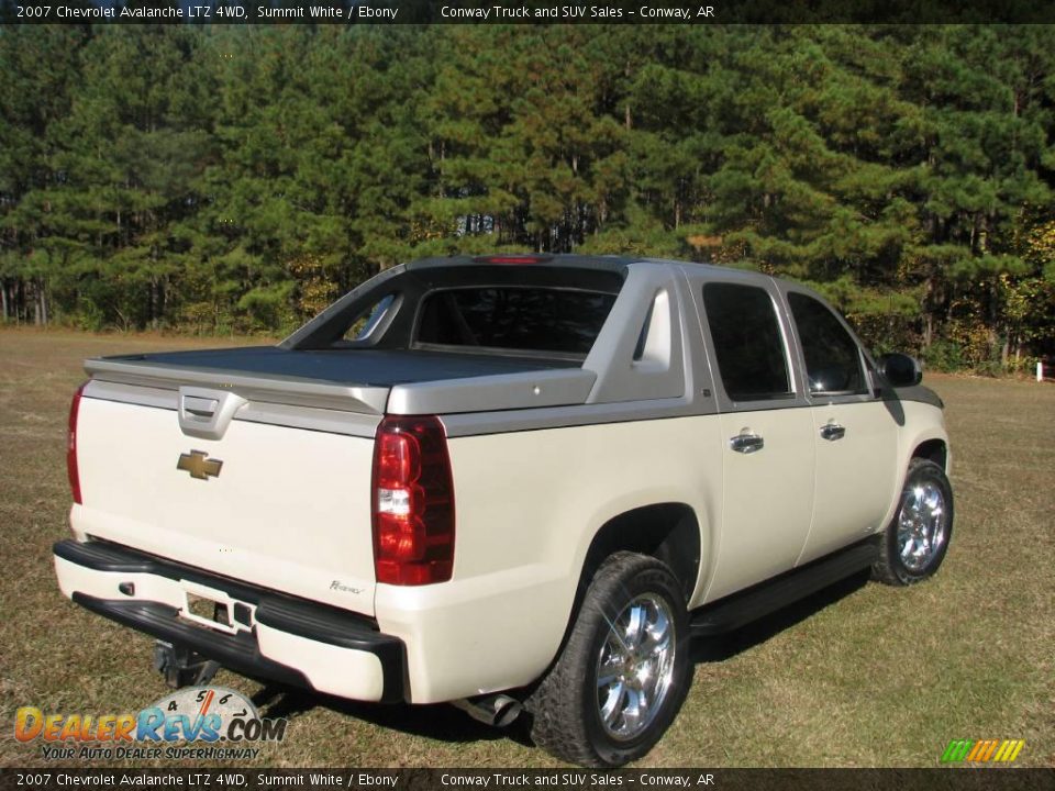 2007 Chevrolet Avalanche LTZ 4WD Summit White / Ebony Photo #5