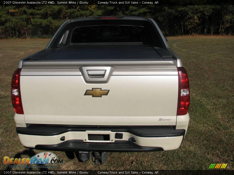 2007 Chevrolet Avalanche LTZ 4WD Summit White / Ebony Photo #6