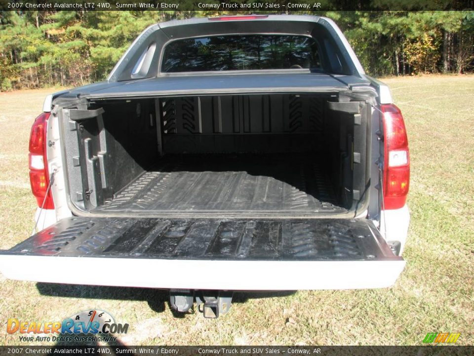 2007 Chevrolet Avalanche LTZ 4WD Summit White / Ebony Photo #7