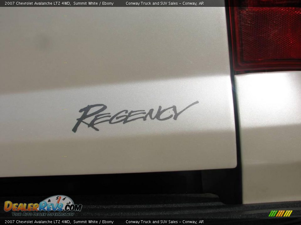 2007 Chevrolet Avalanche LTZ 4WD Summit White / Ebony Photo #8