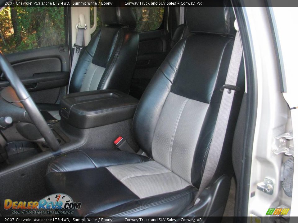 2007 Chevrolet Avalanche LTZ 4WD Summit White / Ebony Photo #9