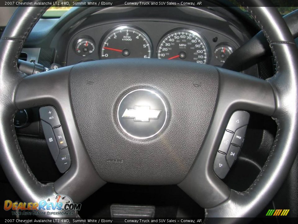 2007 Chevrolet Avalanche LTZ 4WD Summit White / Ebony Photo #11