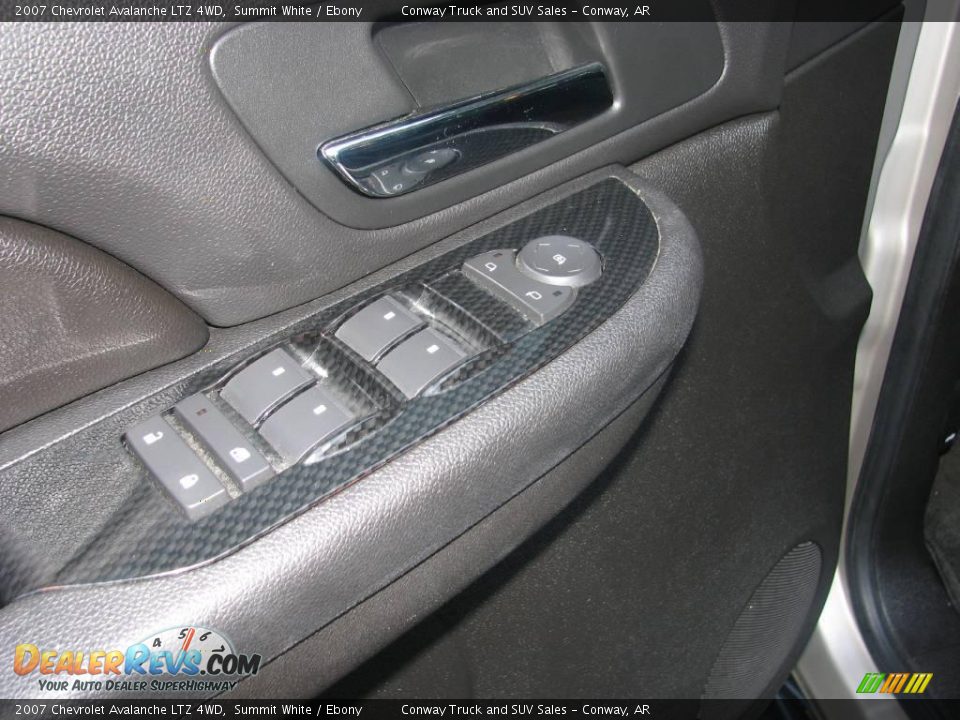 2007 Chevrolet Avalanche LTZ 4WD Summit White / Ebony Photo #19