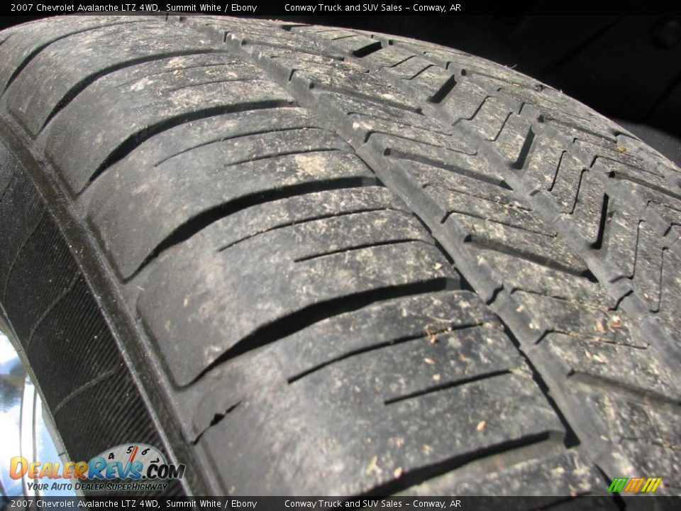 2007 Chevrolet Avalanche LTZ 4WD Summit White / Ebony Photo #25