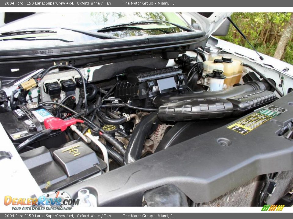 2004 Ford F150 Lariat SuperCrew 4x4 Oxford White / Tan Photo #31