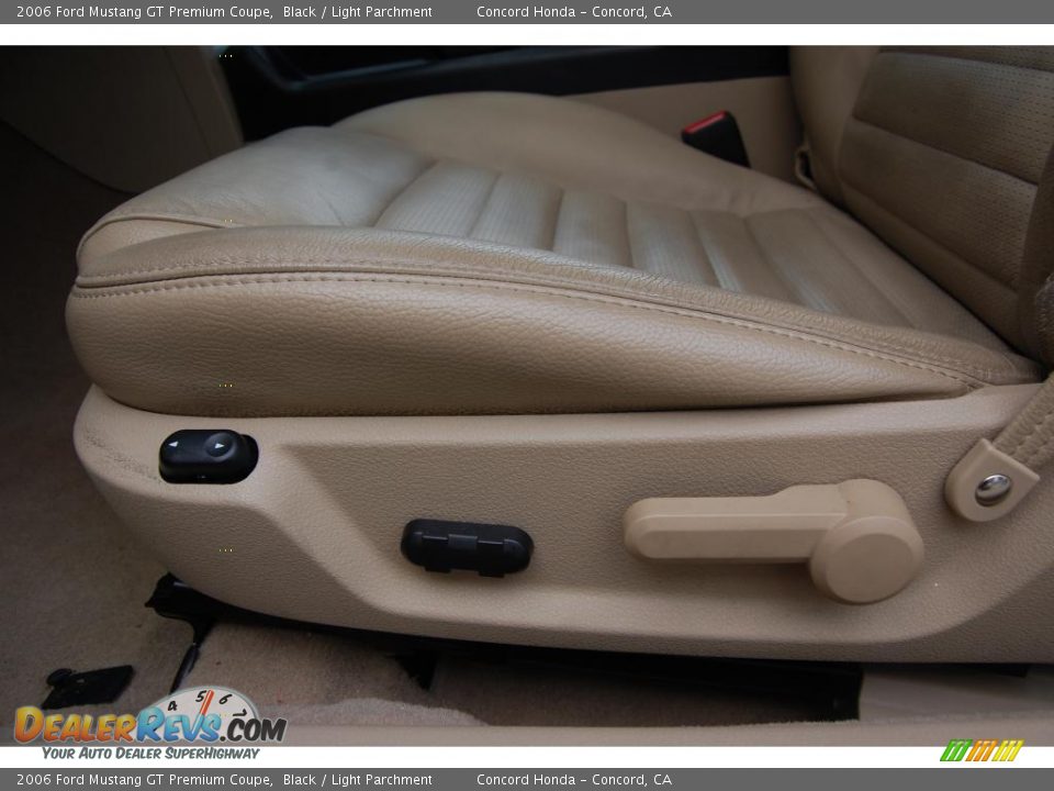 2006 Ford Mustang GT Premium Coupe Black / Light Parchment Photo #18