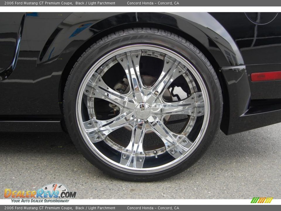 2006 Ford Mustang GT Premium Coupe Black / Light Parchment Photo #25