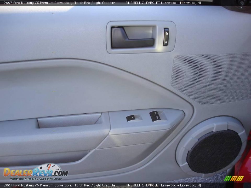 2007 Ford Mustang V6 Premium Convertible Torch Red / Light Graphite Photo #10