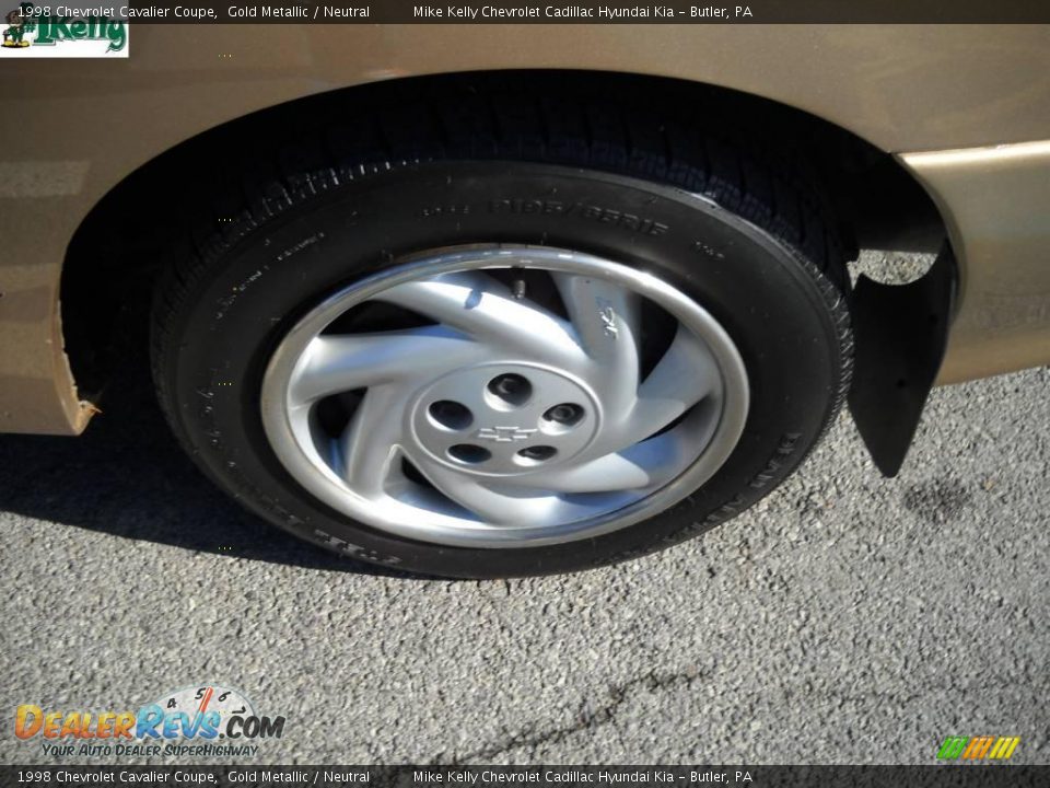 1998 Chevrolet Cavalier Coupe Gold Metallic / Neutral Photo #12