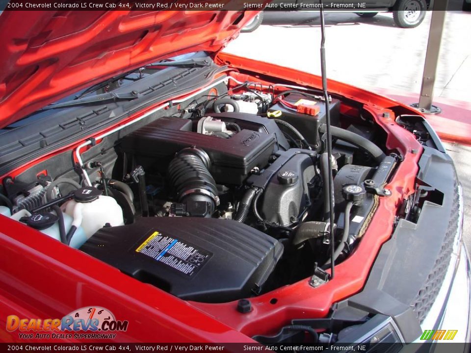 2004 Chevrolet Colorado LS Crew Cab 4x4 Victory Red / Very Dark Pewter Photo #17