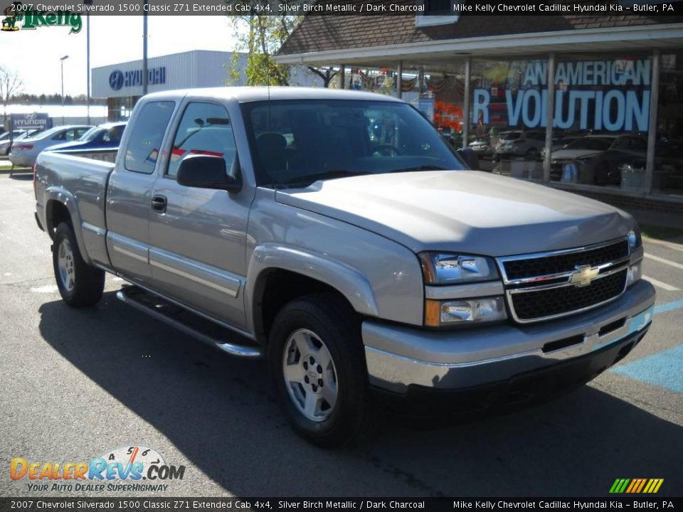 2007 Chevrolet Silverado 1500 Classic Z71 Extended Cab 4x4 Silver Birch Metallic / Dark Charcoal Photo #1