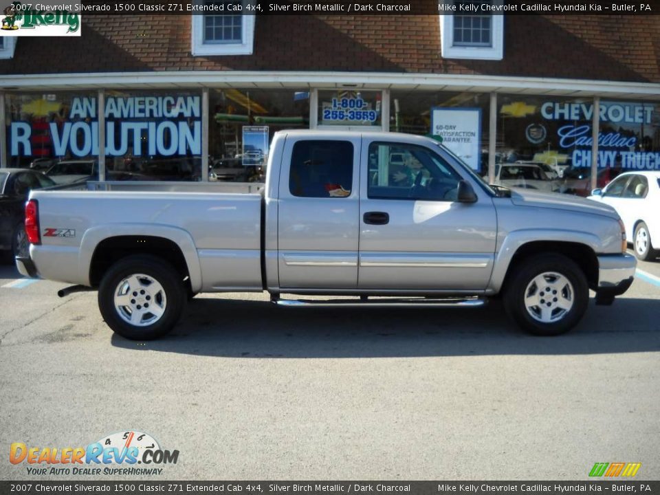 2007 Chevrolet Silverado 1500 Classic Z71 Extended Cab 4x4 Silver Birch Metallic / Dark Charcoal Photo #2